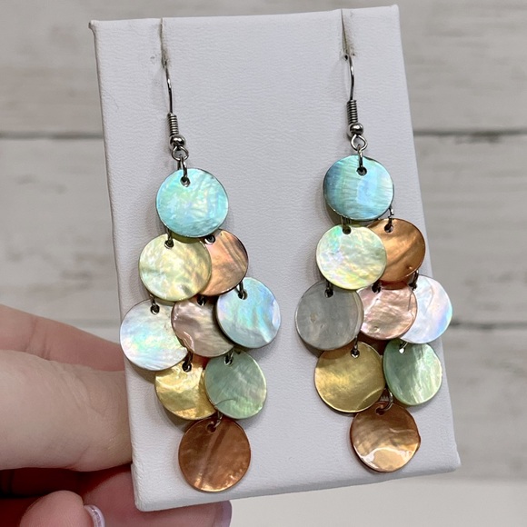 NEW Iridescent Shimmer Seashell Dangle Earrings - Picture 4 of 4